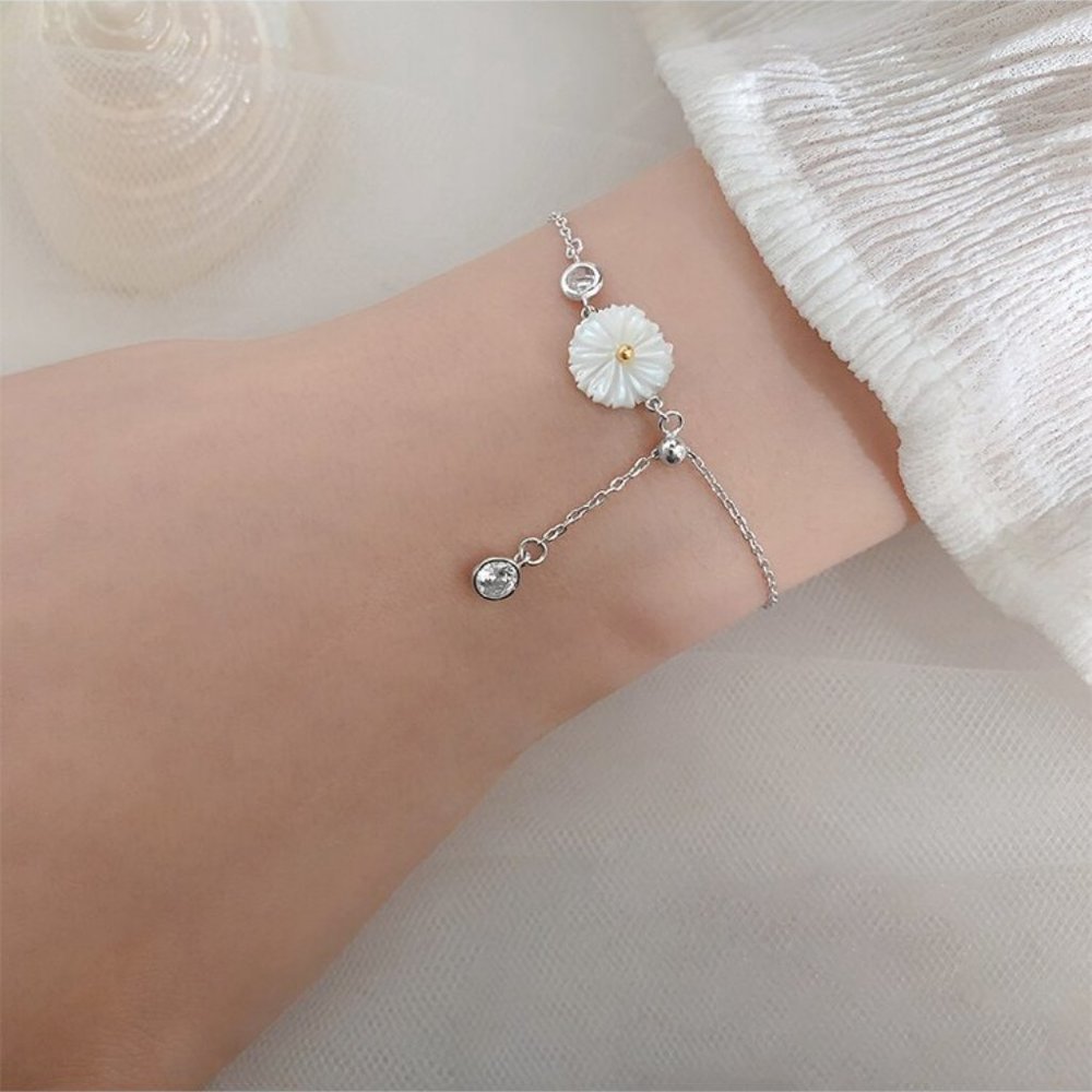 NEW 925 Sterling Silver Shell Daisy Bracelet - Picture 2 of 8